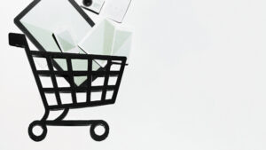 Carrinho de compras ilustrado com produtos digitais representando abandono de carrinho no e-commerce